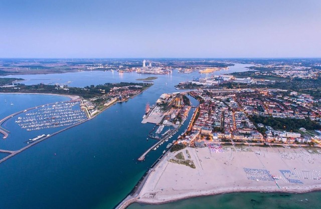 Vacation home at the marina, sea breeze