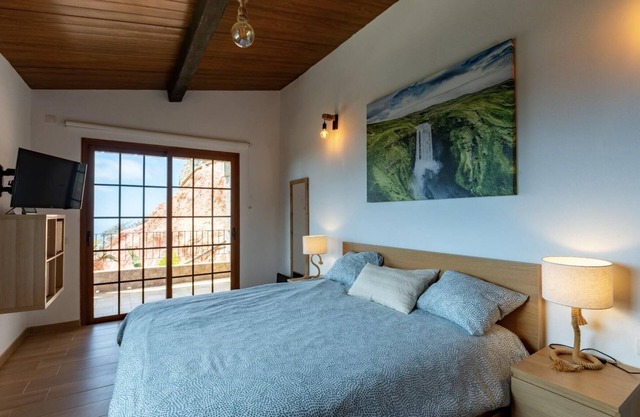 Vacation Home 'Bencomo' with Sea View, Shared Pool and Wi-Fi