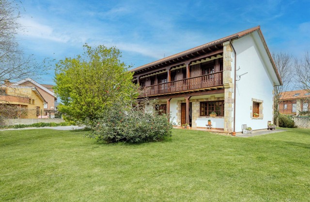 Vacation Home "Casa Montañesa" with 2 Private Terraces, Balcony & Wi-Fi