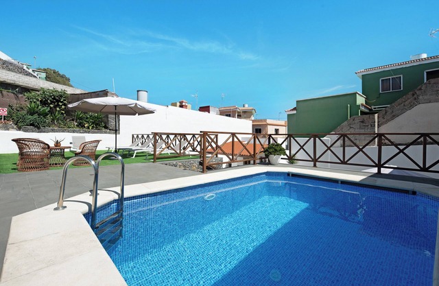 Vacation Home "Casa Margarita" with Mountain View, Pool, Terrace & Wi-Fi