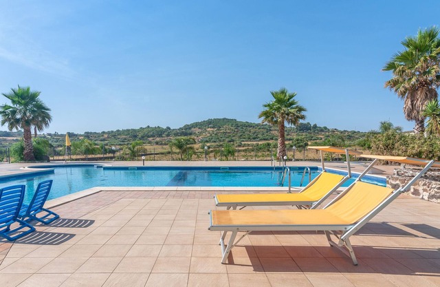 Vacation Home "Casa Mariaroberta" with Shared Pool, Whirlpool & Wi-Fi