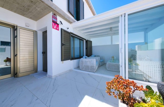 Vacation Home 'Casa Yus' with Private Terrace, Wi-Fi and Air Conditioning