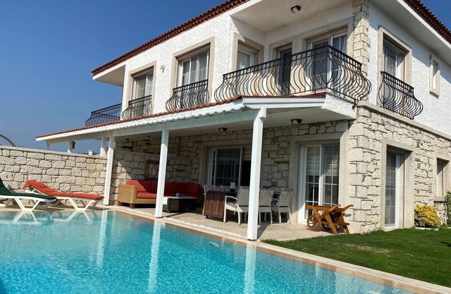 Vacation home De'Lale Villa with great views and pool in Izmir Reisdere