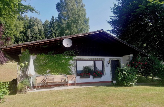 Vacation home dream location with panoramic views. No through traffic/private property