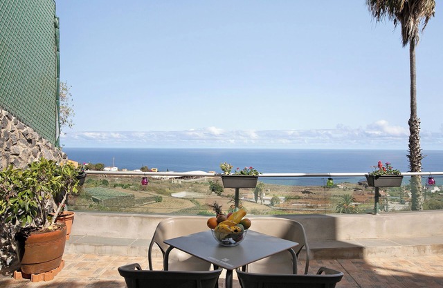 Vacation Home "Bisangel" with Sea View, Private Terrace & Wi-Fi