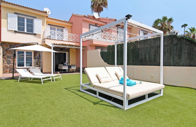 Vacation Home "Santa Ana 23" with Sea View, Shared Pool & Wi-Fi