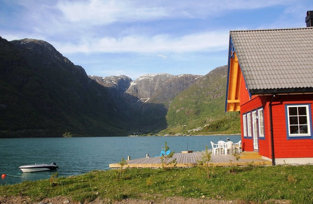 Vacation home in beautiful Fjord Norway - motorboat for hire.
