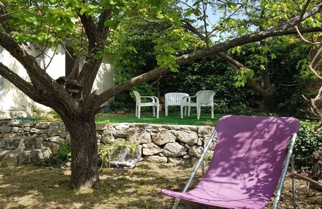 Vacation Home "Les Marronniers Du Luberon" with Private Terrace, Private Garden & Wi-Fi