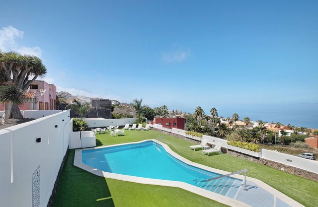 Vacation Home 'Linaje del Pago Negramol' with Sea View, Pool & Wi-Fi