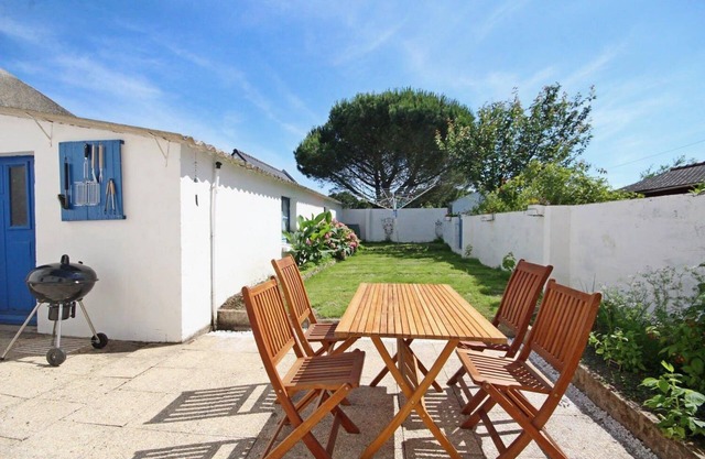 Vacation home near the sea, sleeps 5, pets welcome