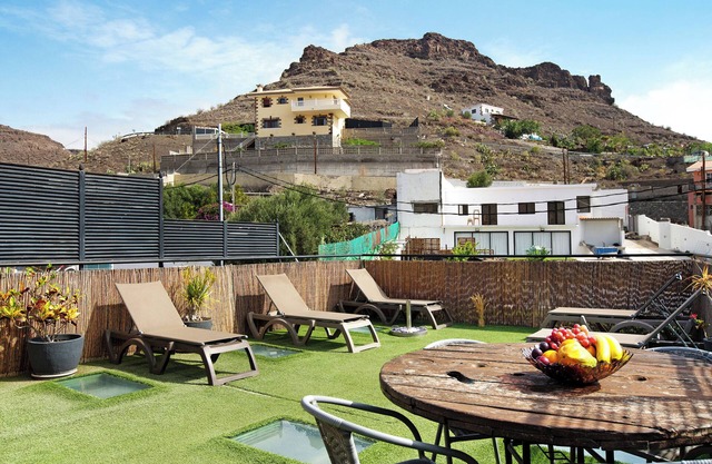 Vacation Home "Roque Aguayro" with Sea View, Pool & Wi-Fi