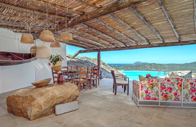 Vacation Home "Villa Maryna" with Sea View, Private Terrace, Pool & Wi-Fi