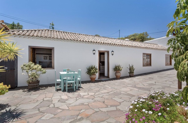 Vacation Home 'Volcán 16' with Private Terrace, Private Garden and Wi-Fi