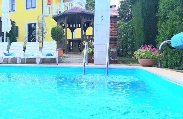 Vacation home * with heated pool and beautiful views of the sea.