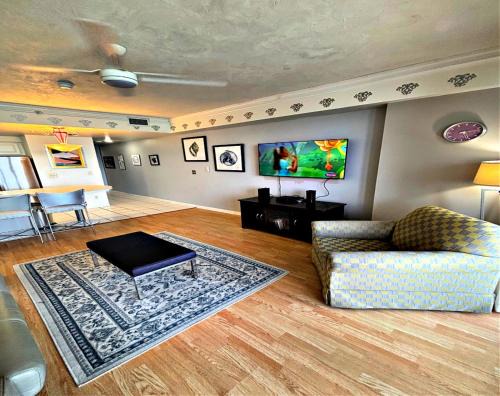 Vacation in Comfort and luxury - 1 BR Direct Oceanfront Wyndham Ocean Walk 1505