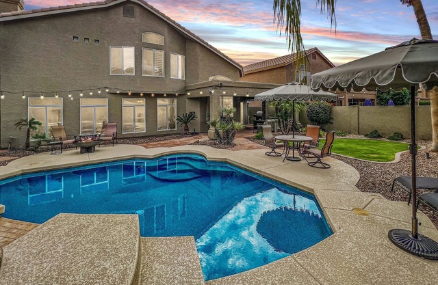 Vacation Oasis! Heated Pool, Hot Tub and Mountain Views