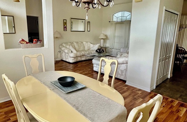 Vacation Rental Cozy 3-bedroom house in Valrico FL