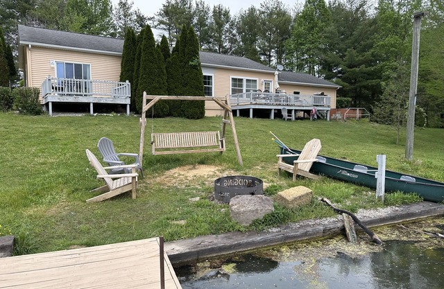 Vacation Rental Pet Friendly w/Hot Tub Lakeview near Athens & Hocking Hills