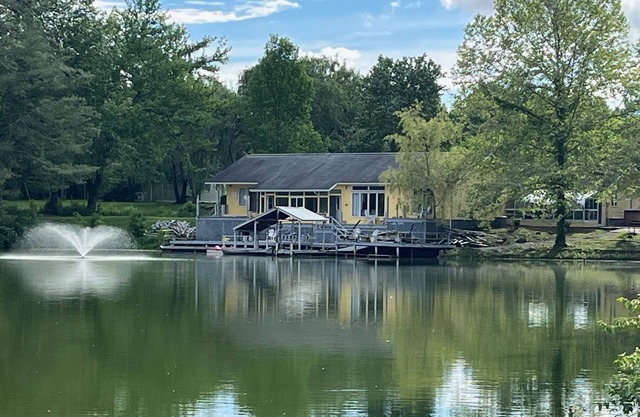 Vacation Rental Retreat on 5 Acre Lake near Athens & Hocking Hills Pet Friendly