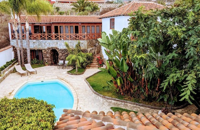 Vacation Villa 'Gardel - La Cueva' with Sea View, Shared Pool and Wi-Fi