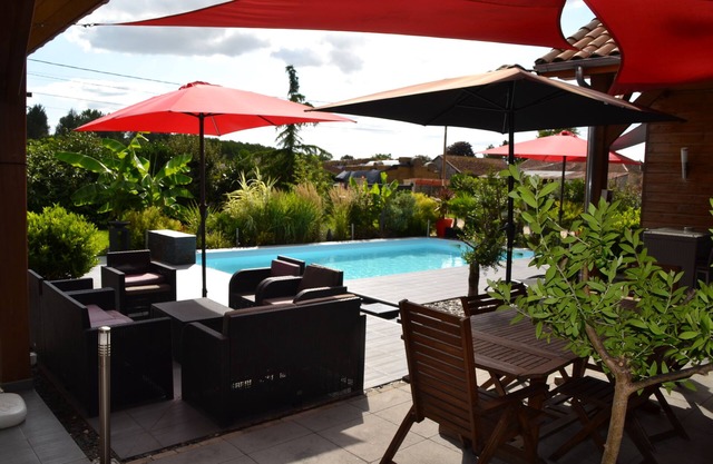 Vacation villa with pool near Forêt d'Orient Champagne lakes