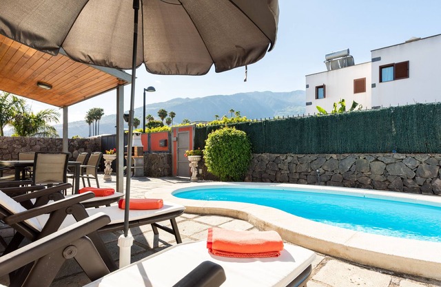 Vacational rental home, heatable pool in an exclusive residential area, WiFi.