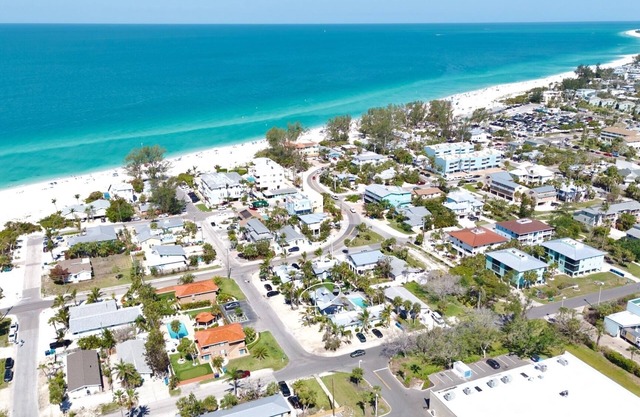 Vacay in luxury! So close to the beach!