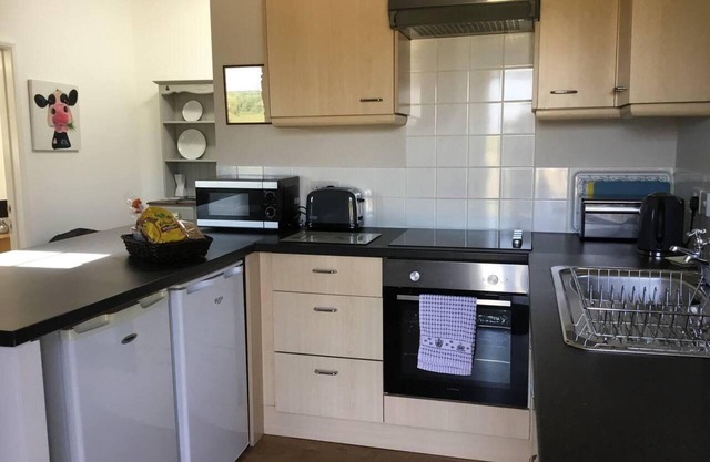 Vale of Glamorgan - Cottage - Sleeps 4 - Parking
