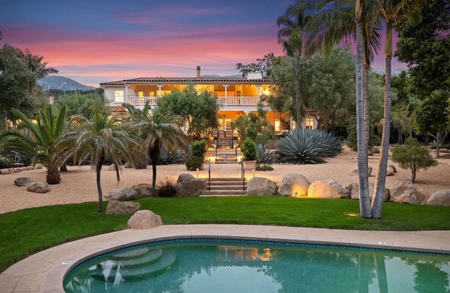 Valhalla - 4 Acre Private Estate, Pool, 1 mi to beach/shops