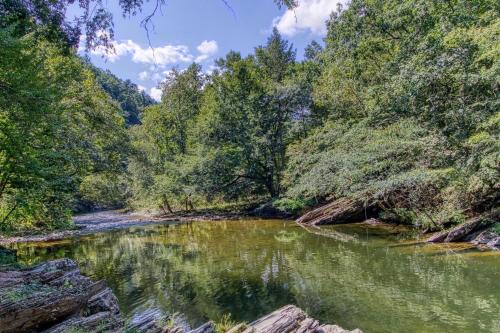 Valhalla - Private Rustic Getaway cabin