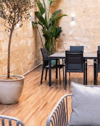 Valletta Waterfront Backyard Flat by ArcoBnb