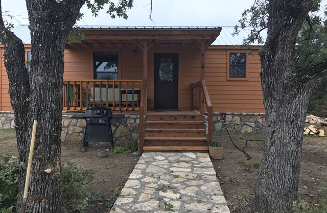 Valley View Cabin at Brazos House Retreat