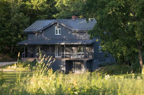 Valmiera Riverside Retreat - Beverina Secret