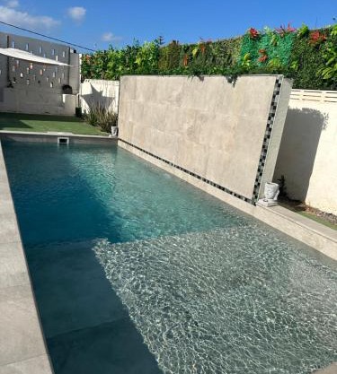 VALTISYA POOL AND AIRPORT