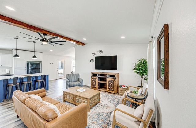 Van Vacation Retreat w/Private 300-Acre Lake!