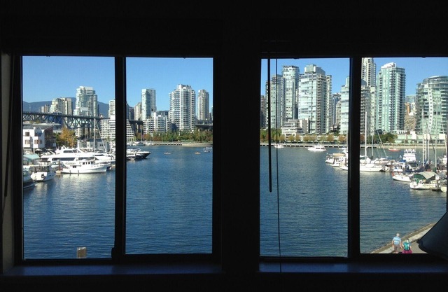Vancouver False Creek: Deluxe Waterfront TownHome at Granville Island