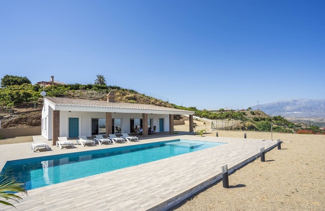 VAYAVISTA HOUSE. Fantastic country house with pool.