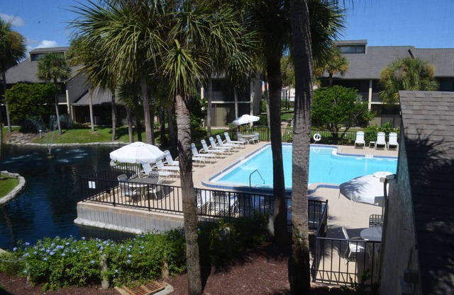 VDP 59 - Relax and enjoy your vacation in this Gold-rated condo overlooking the pool.