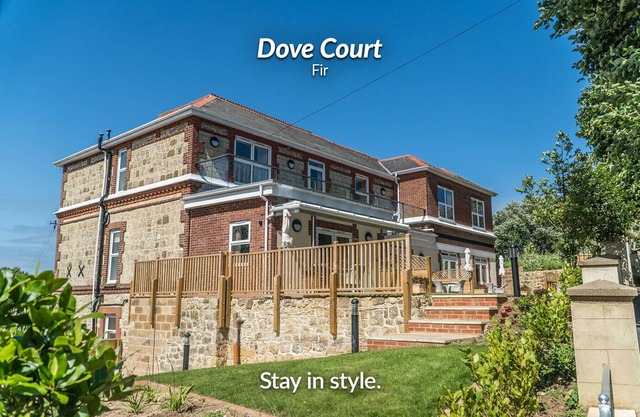 Vectis Holiday Homes, Modern, spacious apartment, great location, free WIFI