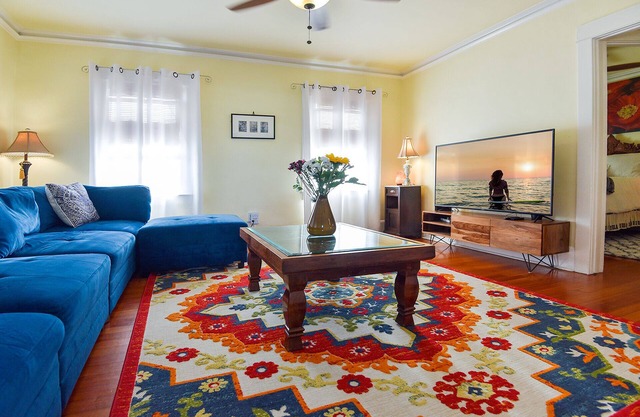 Venice Beach Garden Oasis ~ Steps to Beach, Parking, Gated Yard, BBQ, Sun Deck