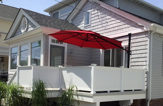 Ventnor Beach House, 5 Bedrooms - 1 block from beach