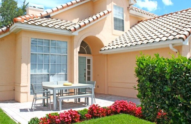 VENTURA PLACE COUNTRY CLUB HOME
