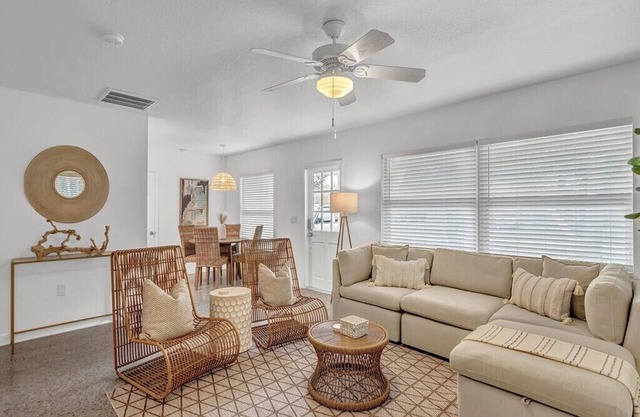 Vero Beach Cottage 3 bedrooms, 2 bath, Less than mile to Beach