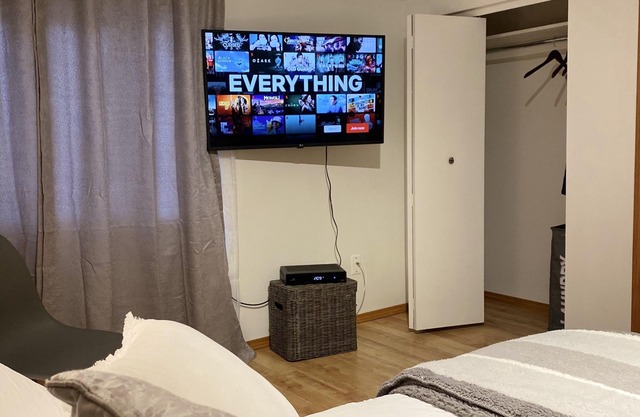 Verona House - 2 bedroom - Steps to Trendy Corydon/Little Italy