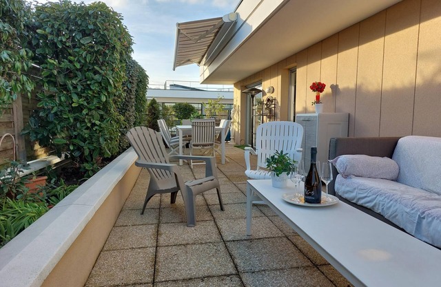 Very bright terrace apartment with secured parking
