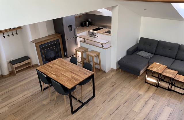 Very calm, light and charming flat, just 5 min walk from Part Dieu station