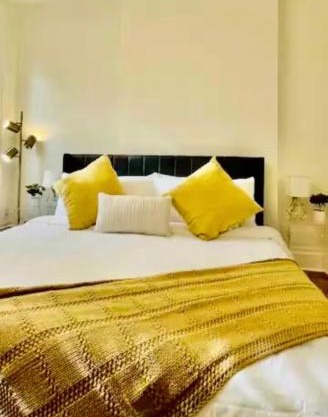 Very comfortable 2 bdrm Condo in French Quarters