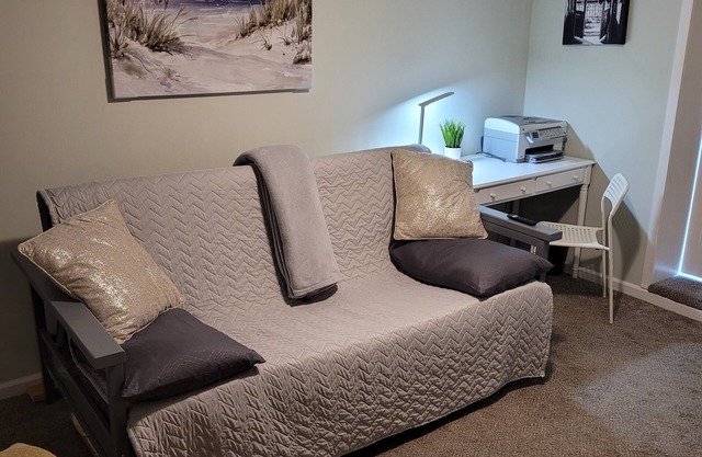 Very Cute & Superb Location 2 Room Suite