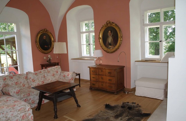 Very large (105m2) family-friendly apartment in castle 'Rittergut Heyda'