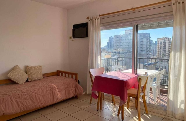 Very luminous studio apartment in Almagro